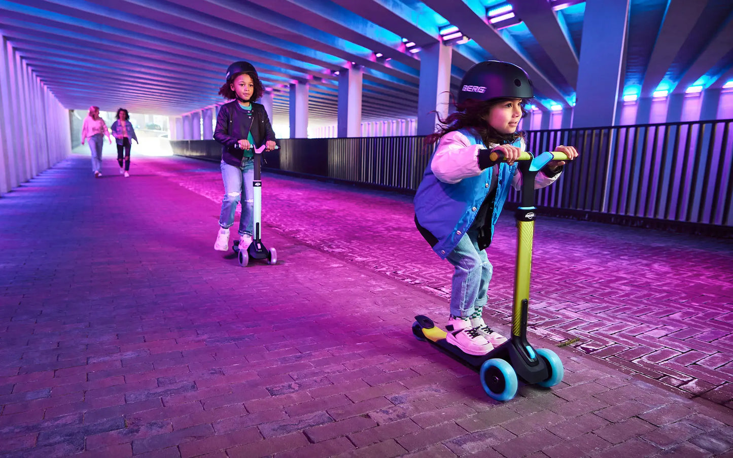 Berg Nexo Scooter Foldable Lights Mint/Pink